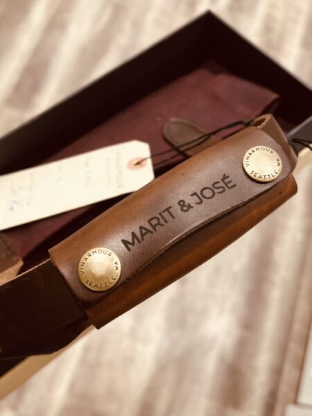 Customized leather wine tote handle